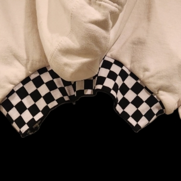 M8 CHECKERD WHITE HUGH HODDIE CROP ONE OF A KIND SWEATSHIRT. - Picture 6 of 8